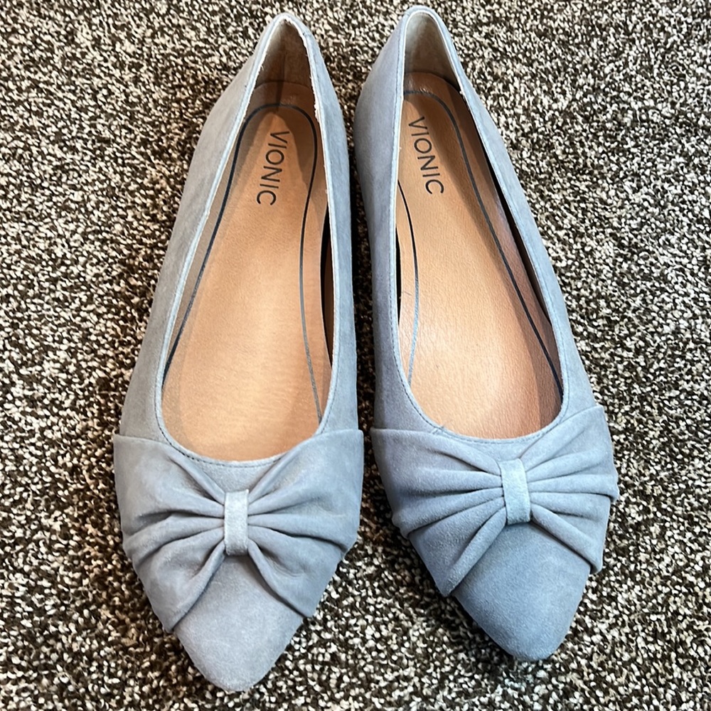 Grey suede Vionic flat slip on with arch support (Gramercy) like new!